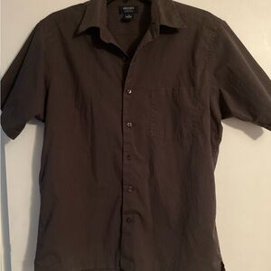 Brooks mens button pocket t-shirt